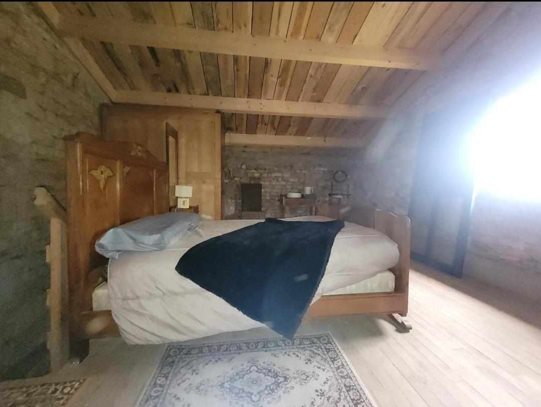 Nuit Insolite, Chambre Au Dessus D'Une Etable La Chapelle-Themer Exterior photo