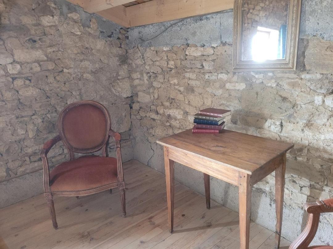 Nuit Insolite, Chambre Au Dessus D'Une Etable La Chapelle-Themer Exterior photo